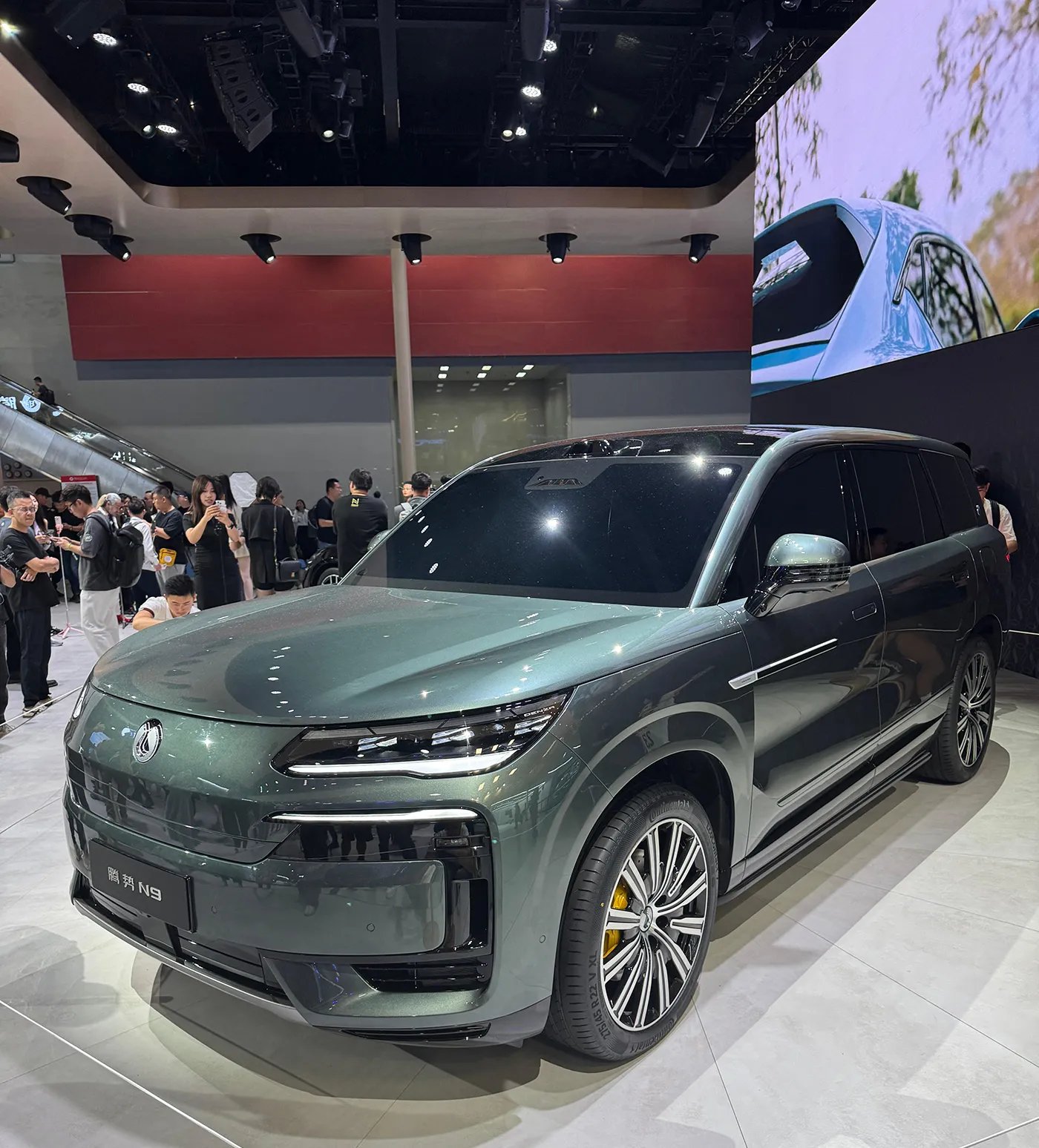 Denza N9 Black Warrior Edition z czarnym zestawem zewnętrznym oficjalnie zaprezentowanym - teraz dostępna do zakupu