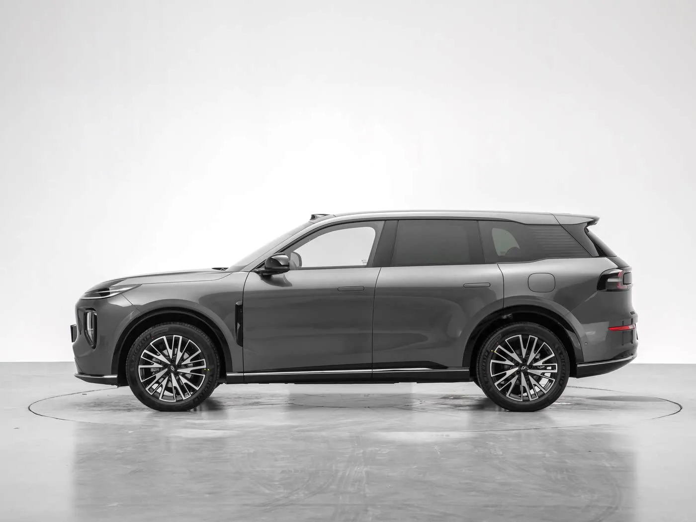 Wyposażony w inteligentną jazdę i elektromagnetyczną zawieszenie elektromagnetyczne, Changan Qiyuan Q07 ma zostać otwarty dla priorytetów w przedsprzedaży 31 marca.