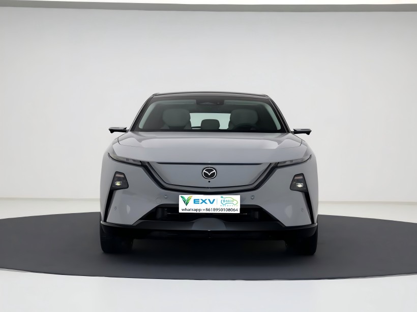 Oczekuje się, że Mazda EZ - 60 do końca sierpnia. Oferuje zarówno czyste - elektryczne, jak i rozszerzone sztale napędowe. Wnętrze jest również wyposażone w podwójną konfigurację ekranu.