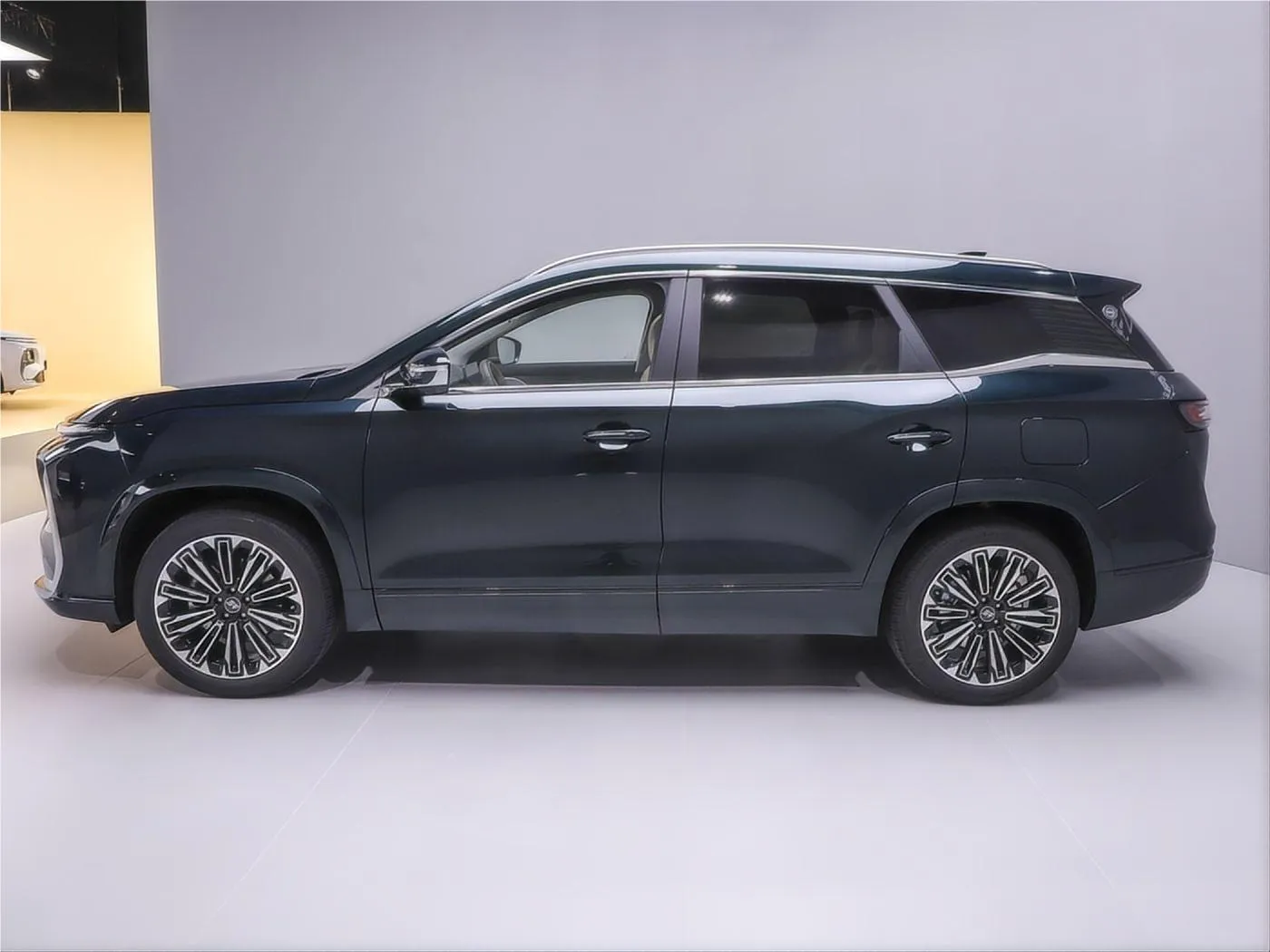 cheap-chinese-ev-cars-jetour-shanhai